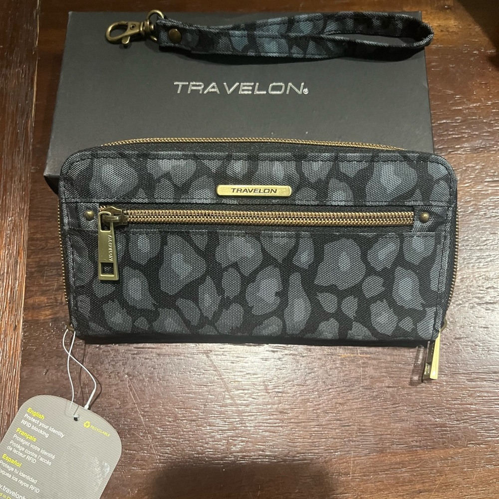 Travelon RFID blocking wallet